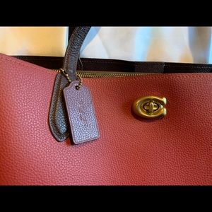 Coach Tote rust tan print inside, medium size, magnetic snap great condition